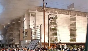 Madhya Pradesh: इंदौर के होटल में आग, 42 लोगों को बाहर निकाला गया, 10 अस्पताल भेजे गए