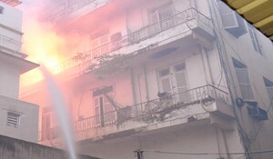 Uttar Pradesh: कानपुर में बहुमंजिला टावरों में आग लगी, करीब 500 दुकानें चपेट में