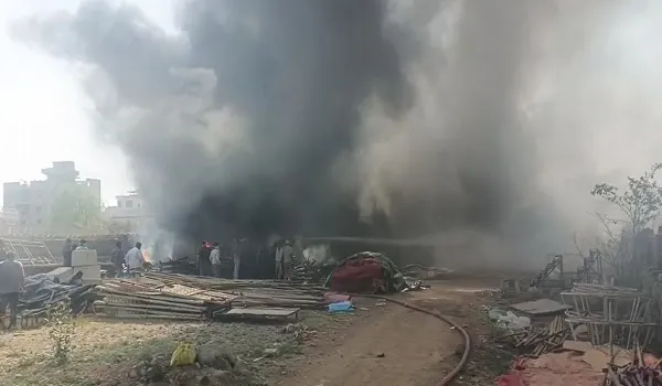 चित्तौड़गढ़ में टेंट हाउस के गोदाम में लगी भीषण आग, गोदाम में रखा सामान जलकर हुआ राख