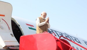 संयुक्त कमांडरों के सम्मेलन में भाग लेने और वंदे भारत ट्रेन को हरी झंडी दिखाने के लिए PM मोदी पहुंचे भोपाल