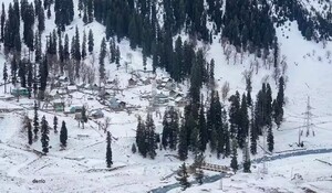 जम्मू-कश्मीर के कुछ हिस्सों में बारिश, ऊंचाई वाले इलाकों में बर्फबारी के आसार