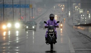 Delhi Rains: दिल्ली में गरज के साथ हल्की बारिश की संभावना