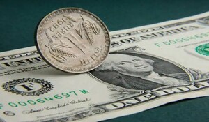 Rupee vs Dollar: अमेरिकी डॉलर के मुकाबले रुपया शुरुआती कारोबार में पांच पैसे टूटा