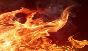 Uttar Pradesh: गोंडा में आग से आठ मकान जलकर खाक, तीन साल की बच्ची की मौत