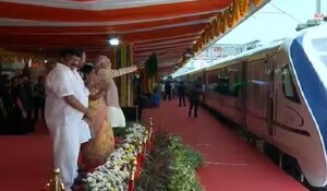 PM मोदी ने सिकंदराबाद-तिरुपति वंदे भारत एक्सप्रेस को दिखाई हरी झंडी