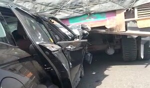 VIDEO: दिल्ली मुम्बई एक्सप्रेस वे पर ट्रक और कार की टक्कर, हादसे में 3 लोगों की मौत