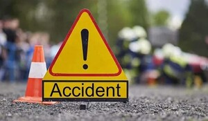 Kolkata: कार मोटरसाइकिल और ट्रक से टकराई, 4 की मौत
