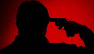 जम्मू-कश्मीर के राजौरी में वीडीसी सदस्य ने राइफल से खुद को गोली मारकर दी जान