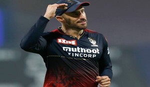 RCB vs LSG: आरसीबी कप्तान फाफ डुप्लेसी पर धीमी ओवर गति के लिए 12 लाख का जुर्माना