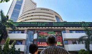 Sensex Closing Bells: शेयर बाजार में लगातार आठवें दिन तेजी, सेंसेक्स 235 अंक चढ़ा, निफ्टी 18 हजार के पास