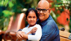 Satish Kaushik की बेटी ने पिता के नाम लिखा इमोशनल खत, सुनने के बाद हर किसी की आंखों से निकले आंसू