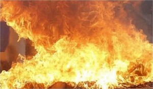 Maharashtra: ठाणे में कबाड़ के दो गोदाम में आग लगी, कोई हताहत नहीं