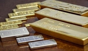 Gold-Silver Price: सोने में 180 रुपये की गिरावट, चांदी 240 रुपये फिसली