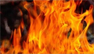West Bengal: हावड़ा के एक बाजार में आग लगने से 100 से अधिक दुकानें जलकर खाक
