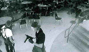 20 अप्रैल का इतिहास: आज के दिन अमेरिका में स्कूली छात्रों ने गोलीबारी कर ली सहपाठियों की जान