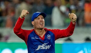 वॉर्नर पर धीमी ओवर गति के लिए 12 लाख रुपए का जुर्माना, दिल्ली ने इस मैच में सनराइजर्स को हराया था सात रन से