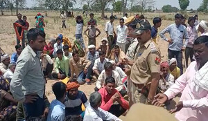 Dholpur News: करंट की चपेट में आने से छात्रा की मौत, स्कूल में पेपर देने जा रही थी; ग्रामीणों ने किया हंगामा
