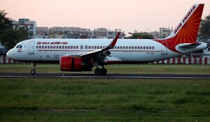 Air india की दुबई-दिल्ली उड़ान की घटना की जांच पूरी होने तक परिचालक दल की सेवाएं निलंबित