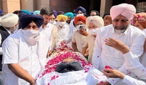 प्रकाश सिंह बादल के निधन पर पंजाब सरकार ने 27 अप्रैल का राष्ट्रीय अवकाश घोषित किया, श्रद्धांजलि देने के लिए लगी कतारें
