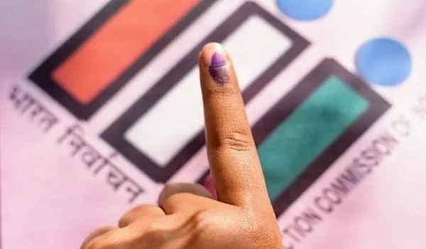 लोकसभा चुनाव 2024: चुनाव-ड्यूटी में लगे कार्मिकों ने डाक मतपत्रों के जरिए किया मतदान, दूसरे दिन तक 32,101 मत डाले गए