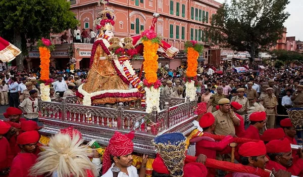राजस्थान में गणगौर के पर्व की धूम, घर-घर गली मोहल्ले में हो रही गौर-ईसर की पूजा, शाही लवाजमे के साथ निकलेगी गणगौर माता की सवारी