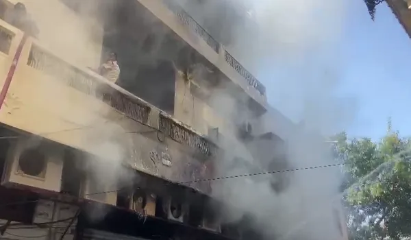 अजमेर के 3 मंजिला इमारत में लगी भीषण आग, 6 घंटे बाद भी नहीं पाया गया काबू