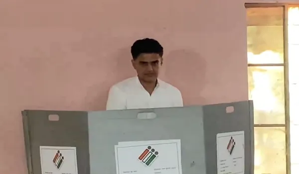 LokSabha Election 2024 Phase 1: कांग्रेस महासचिव सचिन पायलट ने किया मतदान, बोले- बीजेपी के 400 पार के नारों में दम नहीं