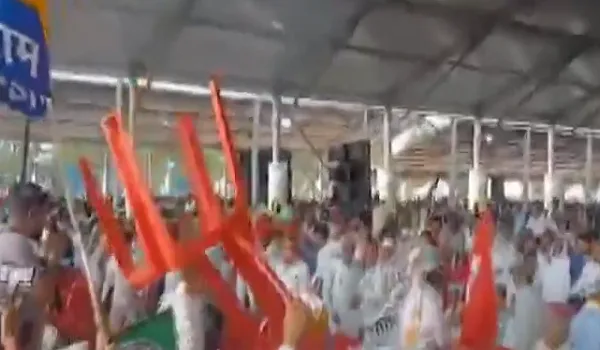 रांची में INDIA गठबंधन की रैली में बवाल, आपस में भिड़े कार्यकर्ता, जमकर चले लात-घूंसे और कुर्सियां
