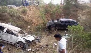 VIDEO: हनुमानगढ़ में खेत में दो कारें पलटने से 5 लोगों की मौत, पांच अन्य घायल