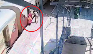 Jaisalmer News: चलती ट्रेन से गिरी महिला, कांस्टेबल ने बचाया; दिया बहादुरी का परिचय