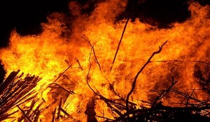 Uttar Pradesh: झोपड़ी में आग लगने से एक ही परिवार के 5 सदस्यों की मौत