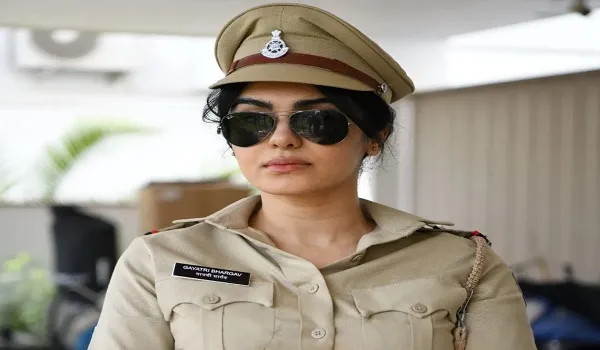 फिल्म 'द गेम ऑफ गिरगिट' में पुलिसकर्मी का किरदार निभाएंगी अदा शर्मा