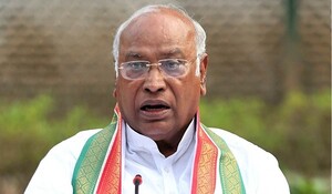 कर्नाटक में कांग्रेस विधायक दल की बैठक, पार्टी ने तीन पर्यवेक्षक नियुक्त किए