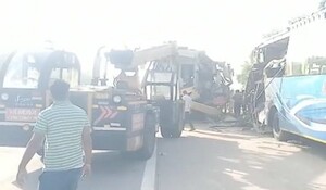 Uttar Pradesh: यमुना एक्सप्रेस-वे पर खड़ी वॉल्वो बस से दूसरी बस टकराई, एक युवक की मौत, 20 यात्री घायल