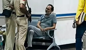दिल्ली : सत्येंद्र जैन आईसीयू में भर्ती, तिहाड़ जेल के शौचालय में गिरने से आई थी रीढ़ की हड्डी में चोट