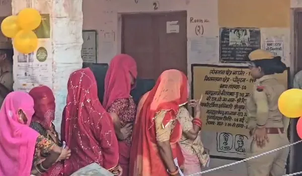 Lok Sabha Election 2024: बाड़मेर के दूधवा में पुनर्मतदान जारी, प्रशासन और पुलिस के आला अधिकारी मतदान केंद्र पर मौजूद