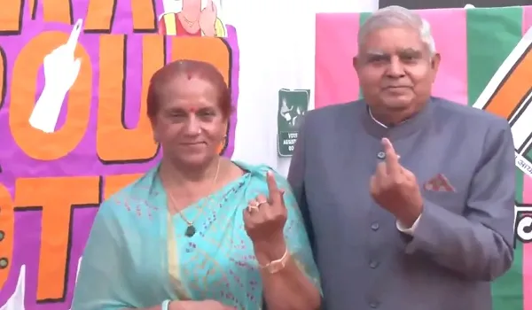 Lok Sabha Election 2024 Phase 6 Voting: उपराष्ट्रपति जगदीप धनखड़ और उनकी पत्नी सुदेश धनखड़ ने किया मतदान, दिल्ली के एक मतदान केंद्र पर डाला वोट