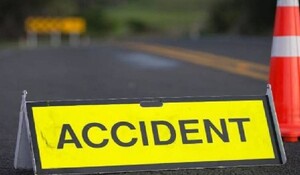 सड़क हादसा: यूपी के मिर्जापुर जिले में अनियंत्रित मोटरसाइकिल टकराई ट्रैक्टर से, 4 लोगों की हुई मौत