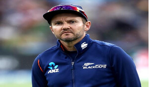 न्यूजीलैंड क्रिकेट का बोल्ट के साथ अनुबंध सही नहीं, इससे गलत चलन शुरू होगा: हेसन