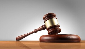 मोनसन मावुंकल को केरल अदालत ने नाबालिग के बलात्कार करने का दोषी ठहराया