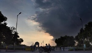 Delhi: हल्की बारिश के साथ बादल छाए रहने के आसार