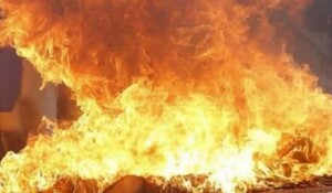 Maharashtra: जालना में कार में आग लगने से एक महिला की मौत, पति झुलसा