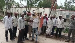 Dungarpur News: बदमाशों के पथराव में 2 साल के मासूम की मौत, हत्या का केस दर्ज, भाई की शादी से लौट रहे थे पति-पत्नी