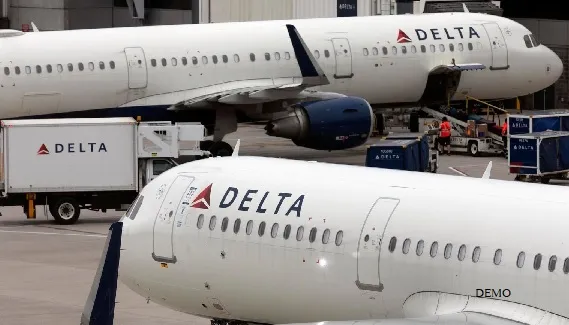 US: हवाई अड्डा कर्मचारी की यात्री विमान के इंजन में फंसने से मौत