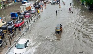 Mumbai: भारी बारिश जारी रहने से जलजमाव, यातायात बाधित साथ ही लोकल ट्रेनों की गति भी धीमी