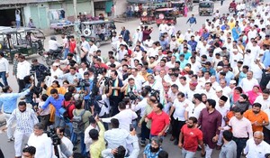 VIDEO: मोदी सरनेम मानहानि मामले में गुजरात हाईकोर्ट का फैसला, जयपुर में PCC के बाहर राहुल गांधी के समर्थन में प्रदर्शन