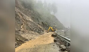उत्तराखंड में भारी बारिश का कहर, 241 सड़के बंद