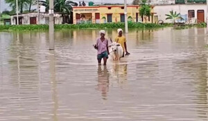 यूपी में भारी बारिश से बने बाढ़ के हालात, 13 जिलों में ऑरेंज अलर्ट जारी