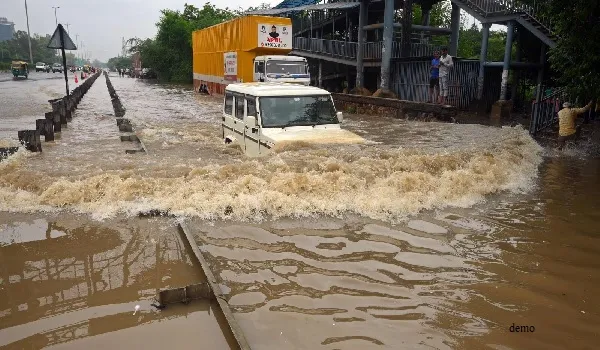 Delhi में बाढ़ अलर्ट जारी, यमुना का जल स्तर उफान पर, एनसीआर  पर मंडरा रहा खतरा