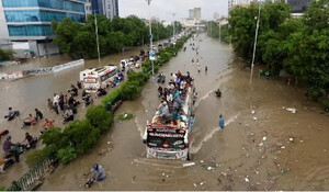 पाकिस्तान में बारिश का कहरः बाढ़ के चलते 86 लोगों की मौत, 151 घायल